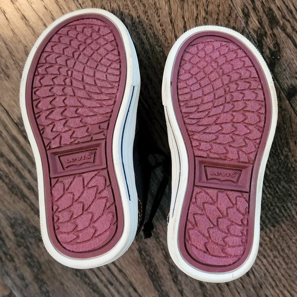 Brand new pair of Levi's baby/toddler size 5 shoes - Picture 5 of 7